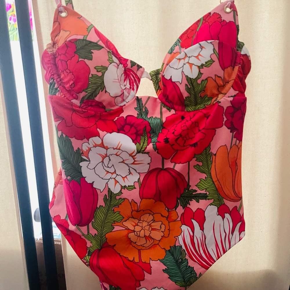 NWT Trina Turk flowers multi colored one piece swimsuit w/low back w/tie Size 6 - Picture 3 of 5